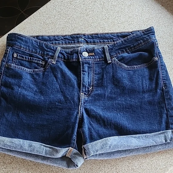 Levi's Cuffed Jean Short Size 32 - Picture 1 of 12